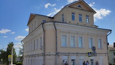 Изображение, иллюстрирующее музейное событие о поиске сокровищ на антресолях