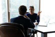 Искусственный интеллект в действии, помогающий в экономике