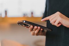 Изображение, иллюстрирующее использование нейросетей в видео-сервисах для улучшения пользовательского опыта.