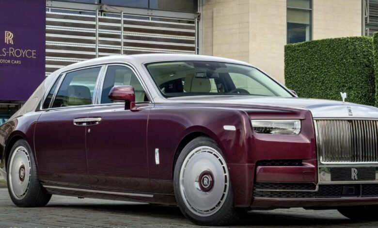 Эксклюзивный Rolls-Royce с перламутровой отделкой, символизирующий любовь и роскошь